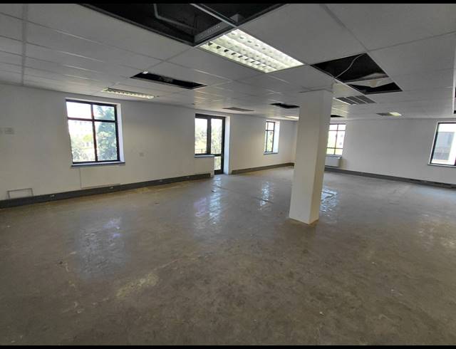 155M² OFFICE TO LET IN MAGALIESSIG